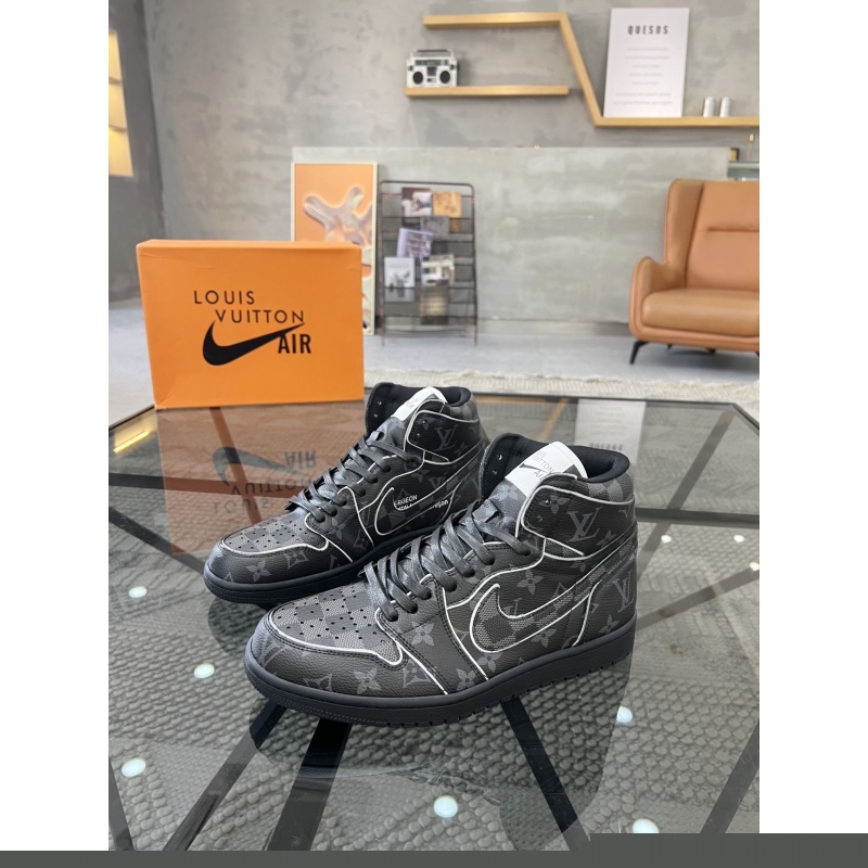 l**is V*t*n sneakers